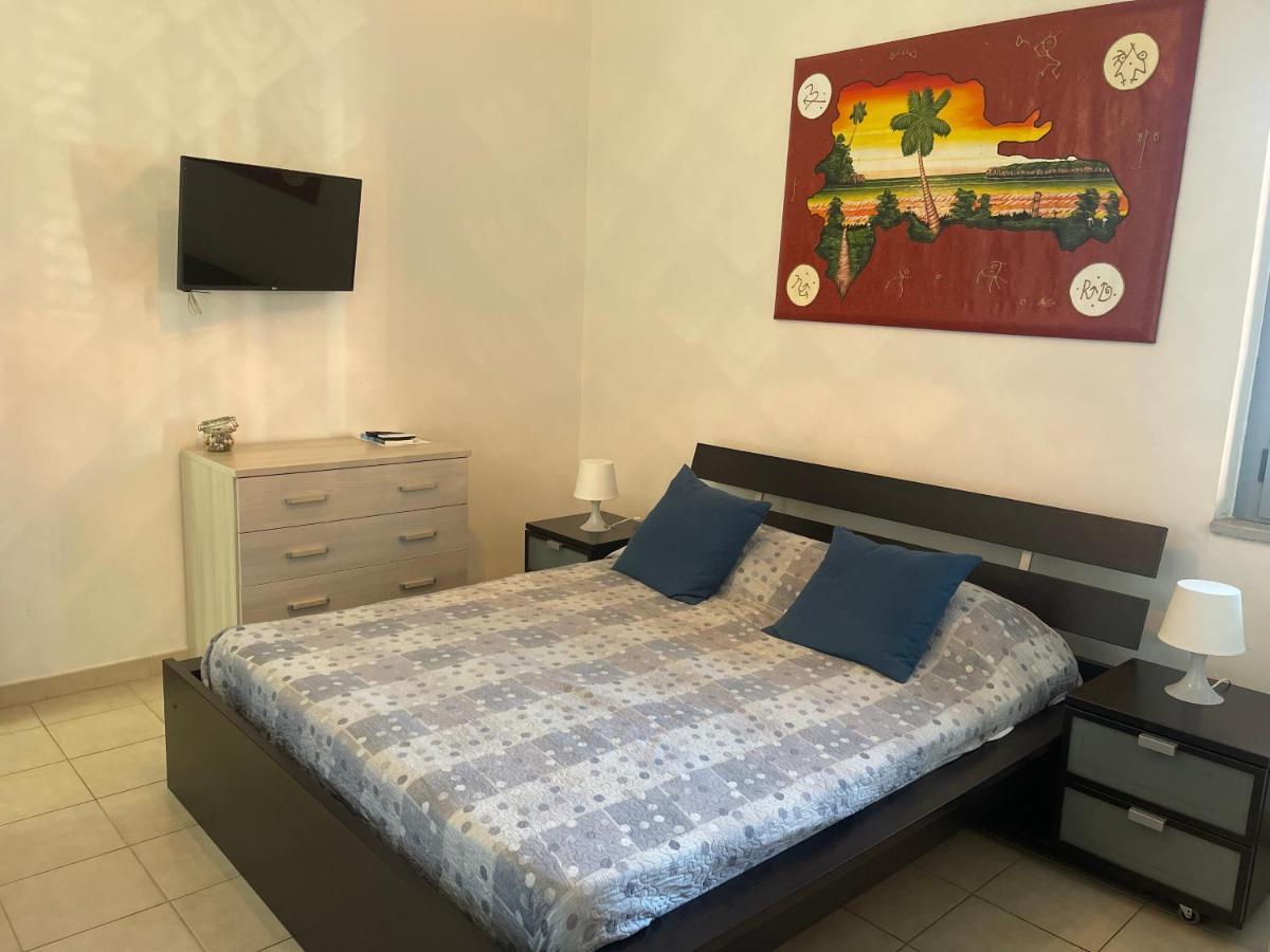 B&B Dell'Infopoint-La Via Silente 카스텔누보실레토 외부 사진
