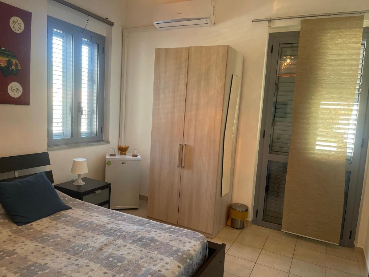 B&B Dell'Infopoint-La Via Silente 카스텔누보실레토 외부 사진
