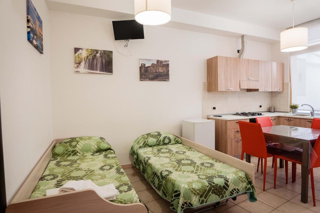 B&B Dell'Infopoint-La Via Silente 카스텔누보실레토 외부 사진