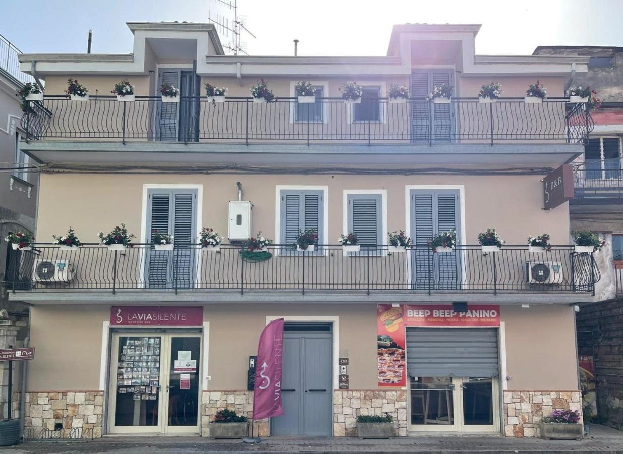 B&B Dell'Infopoint-La Via Silente 카스텔누보실레토 외부 사진