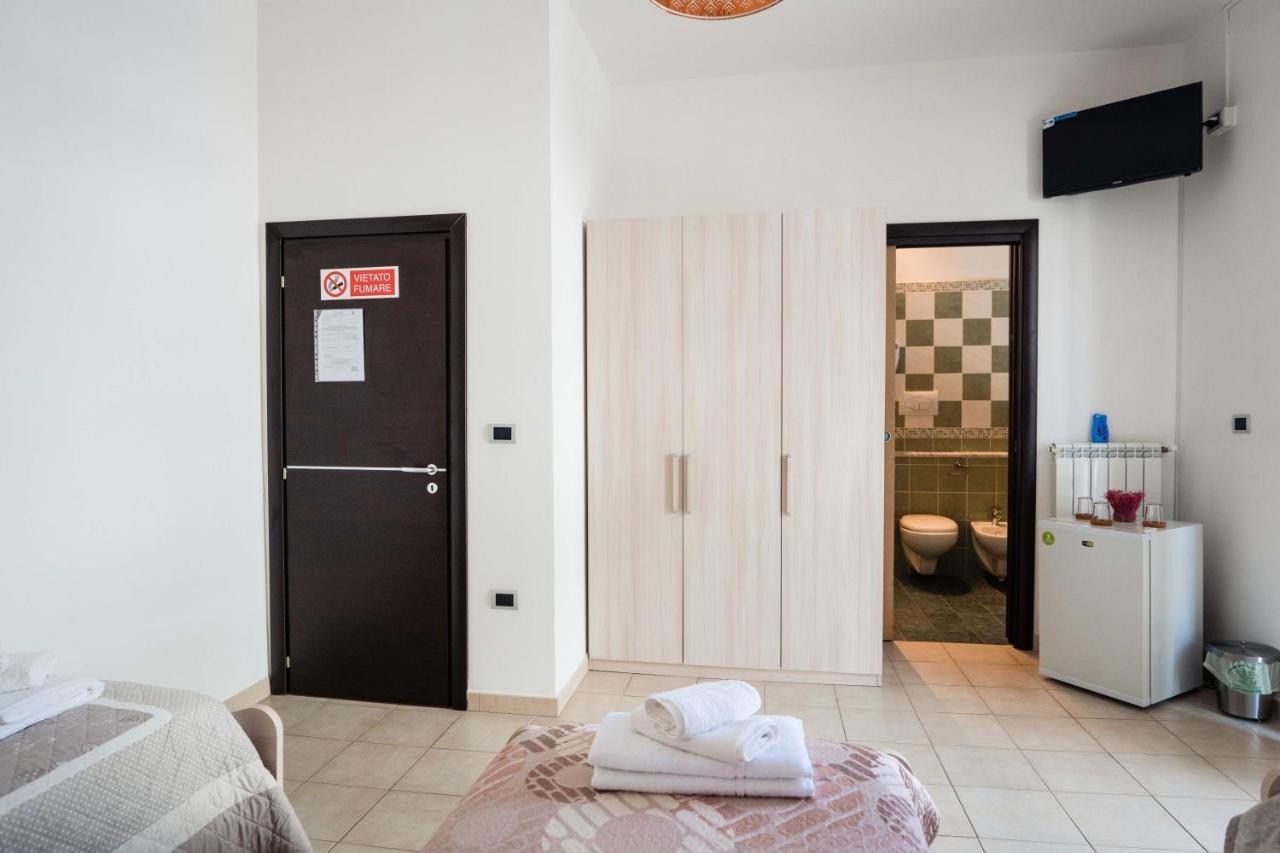 B&B Dell'Infopoint-La Via Silente 카스텔누보실레토 외부 사진