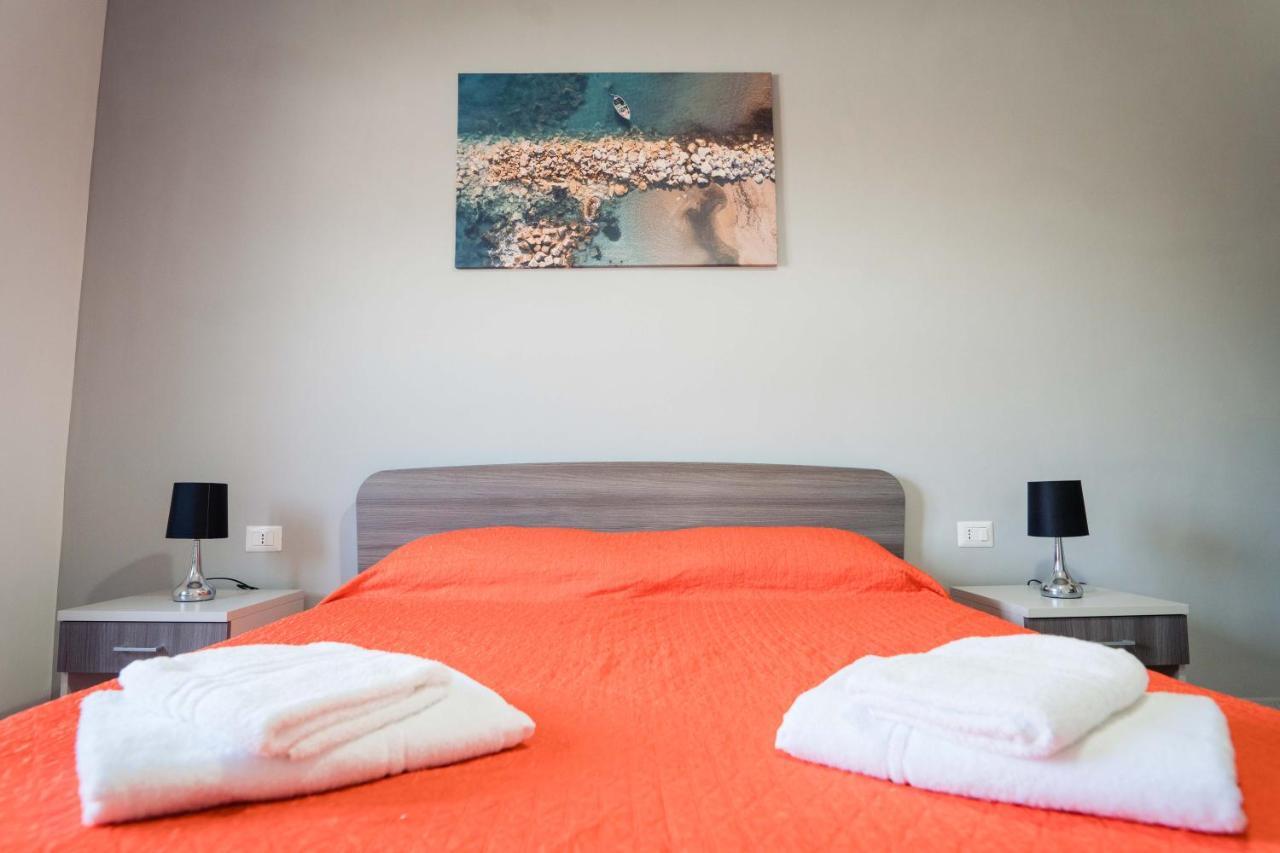 B&B Dell'Infopoint-La Via Silente 카스텔누보실레토 외부 사진