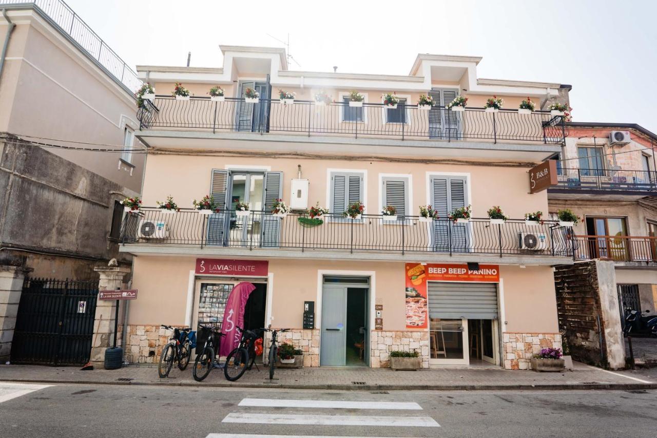 B&B Dell'Infopoint-La Via Silente 카스텔누보실레토 외부 사진