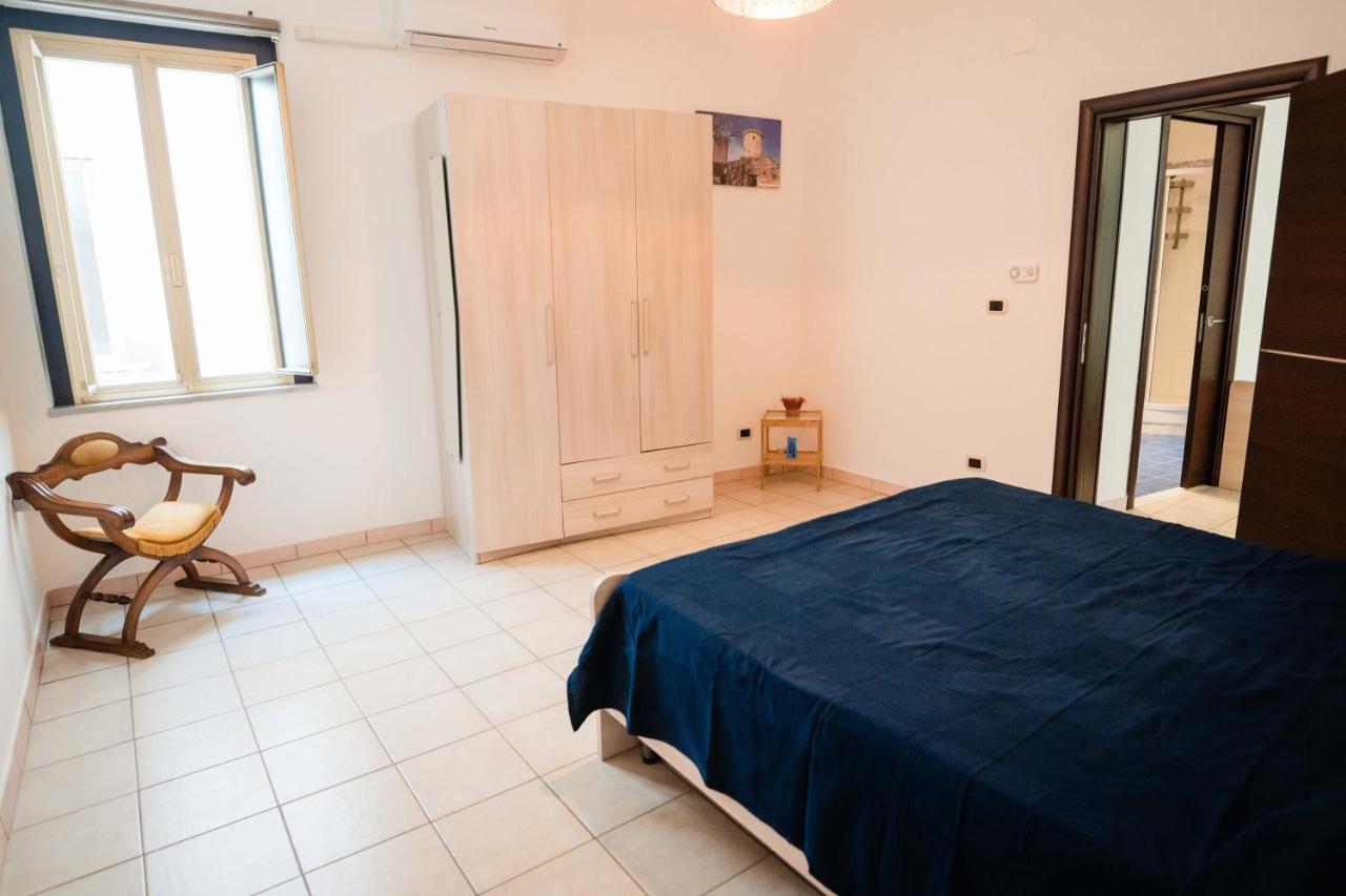B&B Dell'Infopoint-La Via Silente 카스텔누보실레토 외부 사진