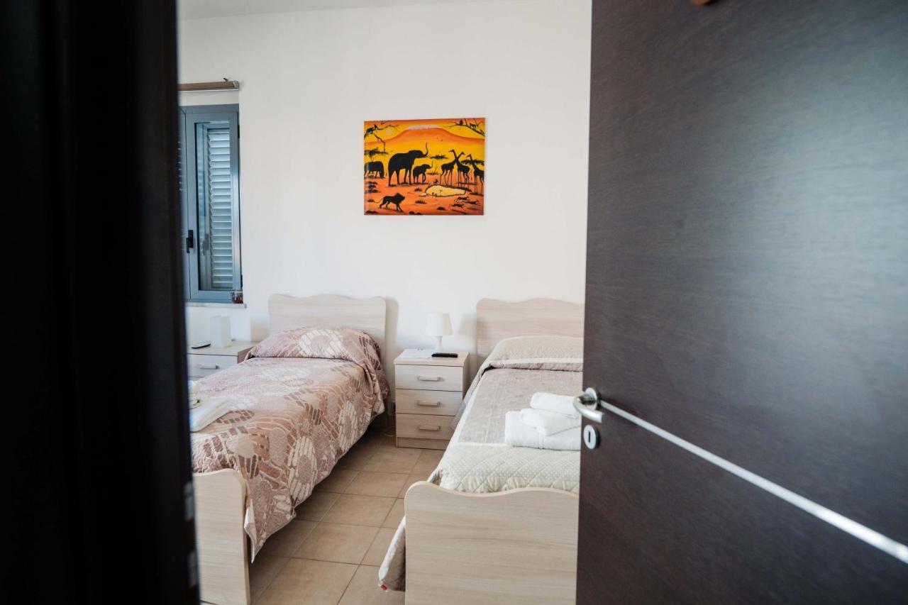 B&B Dell'Infopoint-La Via Silente 카스텔누보실레토 외부 사진