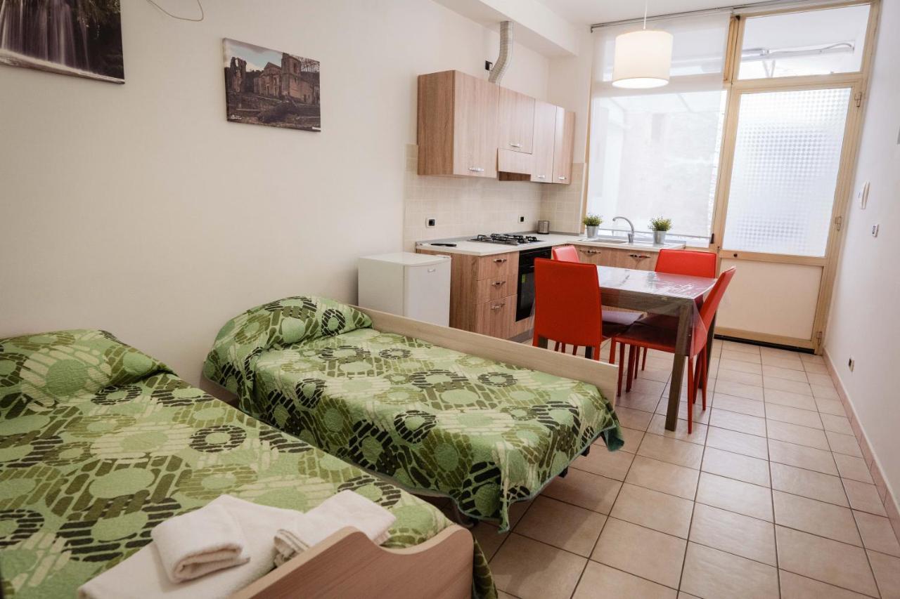 B&B Dell'Infopoint-La Via Silente 카스텔누보실레토 외부 사진