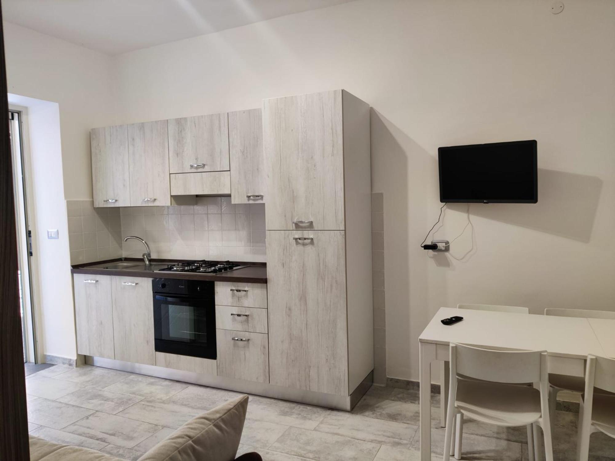 B&B Dell'Infopoint-La Via Silente 카스텔누보실레토 외부 사진